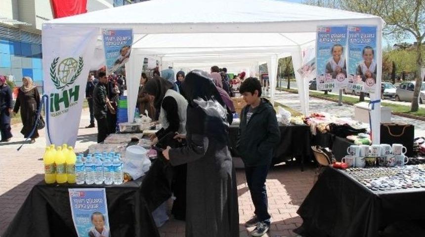 Elazığ&rsquo;da &rsquo;yetim G&uuml;lerse, D&uuml;nya G&uuml;ler&rsquo; Kermesi