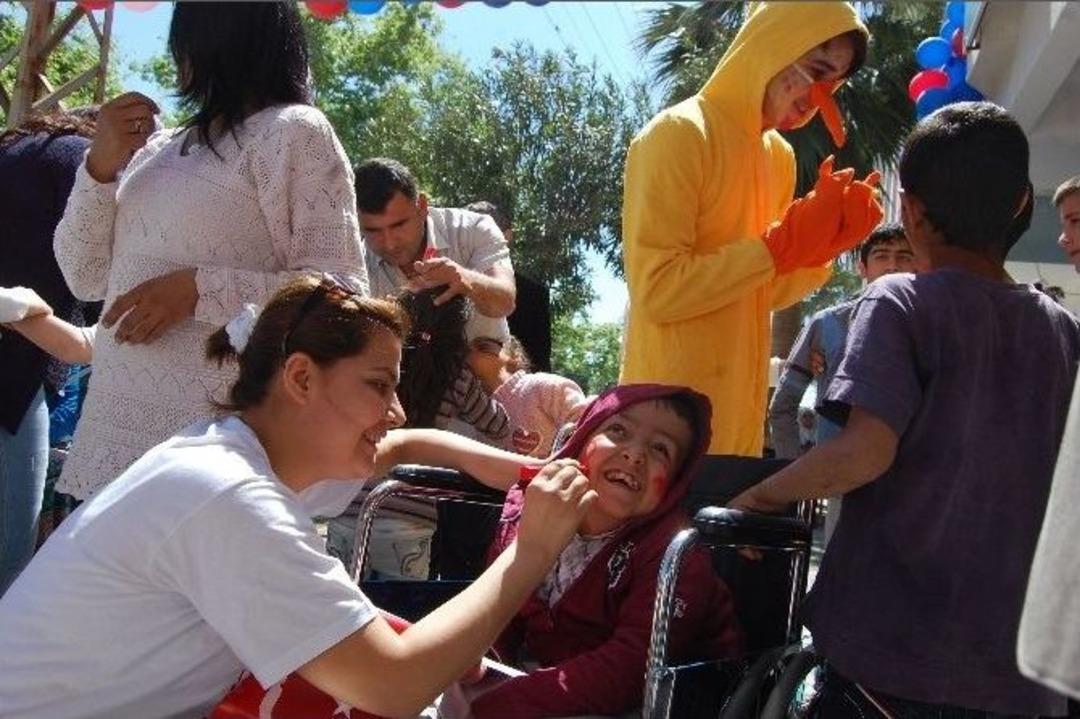 Engelsiz Bir Gelecek İ&ccedil;in &Ccedil;alışıyorlar