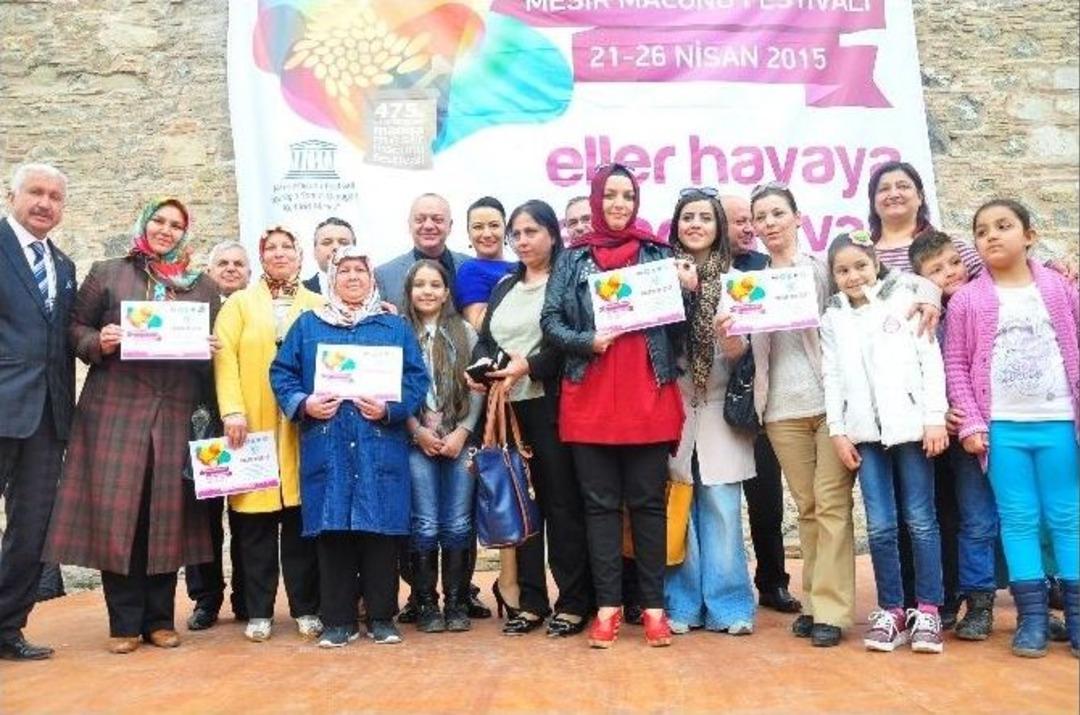 Hamarat Kadınlar En G&uuml;zel Yemek İ&ccedil;in Yarıştı