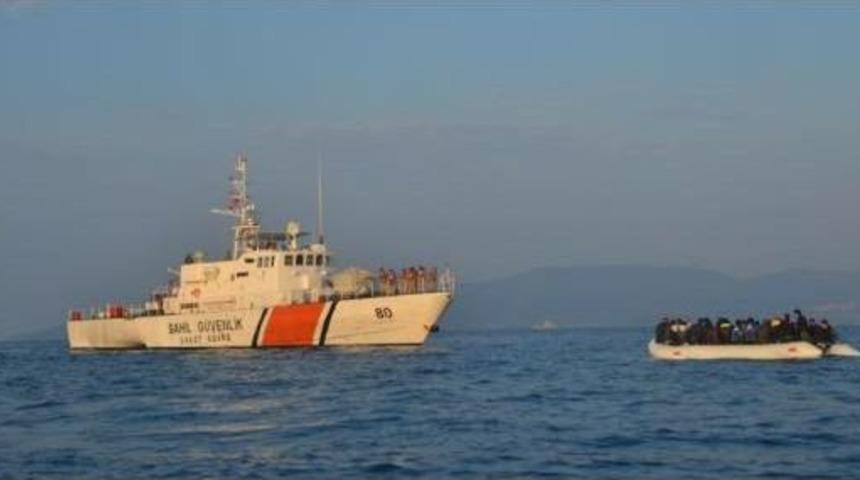 Motoru Bozulan Lastik Botlardaki 78 Kaçak Kurtarıldı