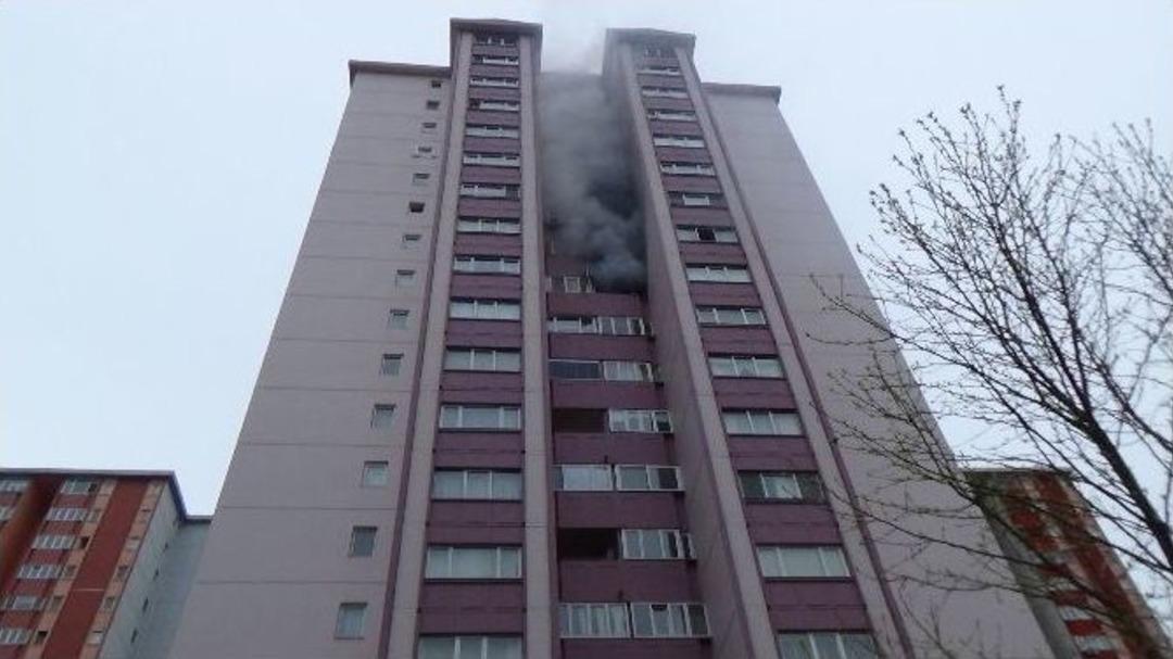 Gaz Ka&ccedil;ağını &Ccedil;akmakla Kontrol Etti, Evi Havaya U&ccedil;urdu: 2 Yaralı