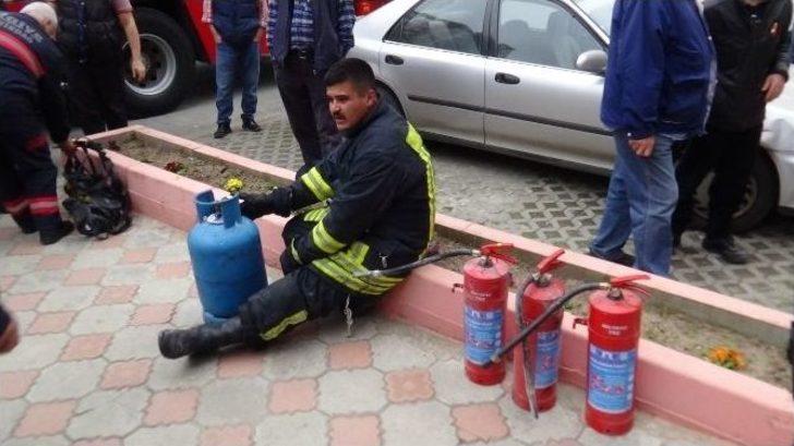 Gaz Kaçağını Çakmakla Kontrol Etti, Evi Havaya Uçurdu: 2 Yaralı G4