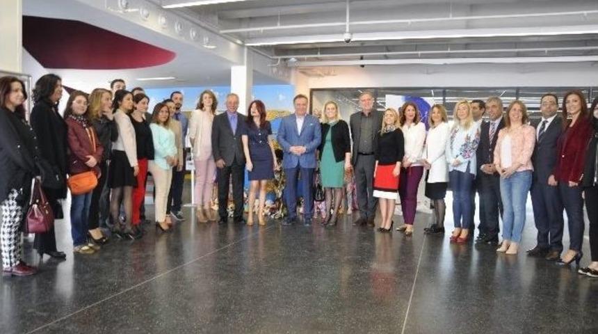 &Ccedil;ağdaş Sanata &Ccedil;ocukların Eli Değdi