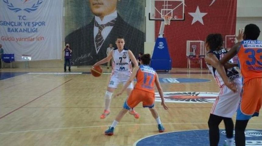 Yalova&rsquo;da Oynanan Tkb2l Sekizli Finallerinde İlk G&uuml;n Sona Erdi