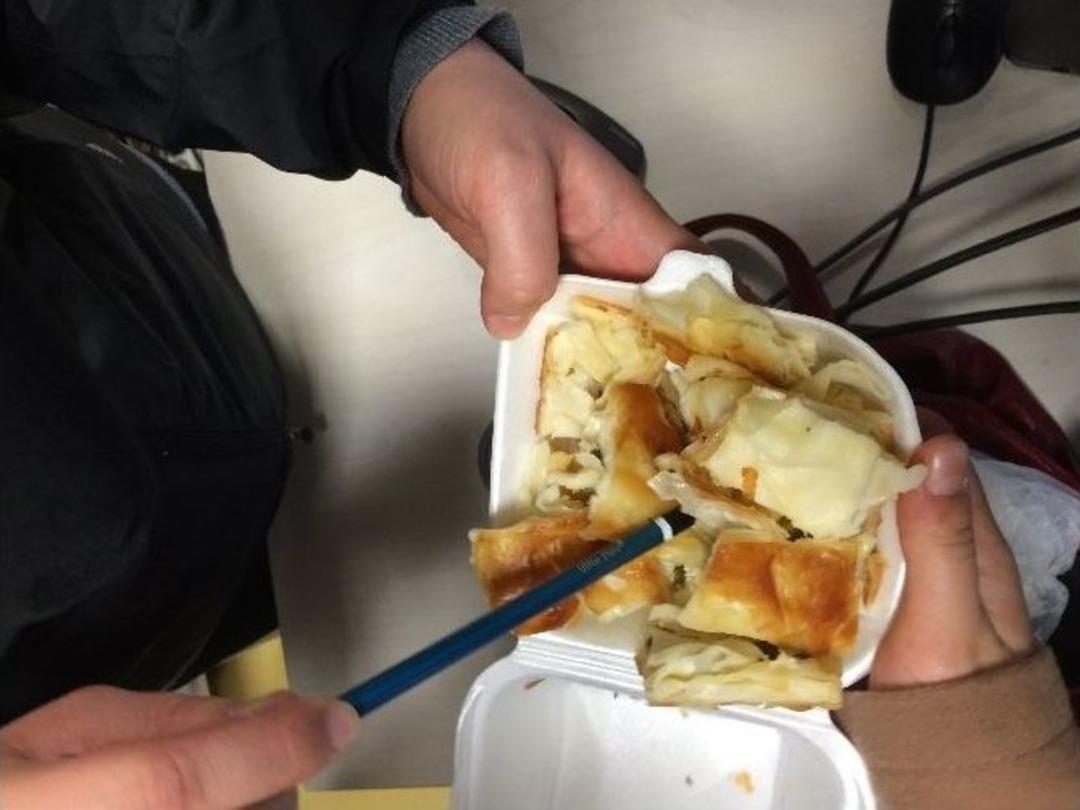 (&ouml;zel Haber) Dilenci Operasyonunda B&ouml;rek İ&ccedil;inden Para &Ccedil;ıktı