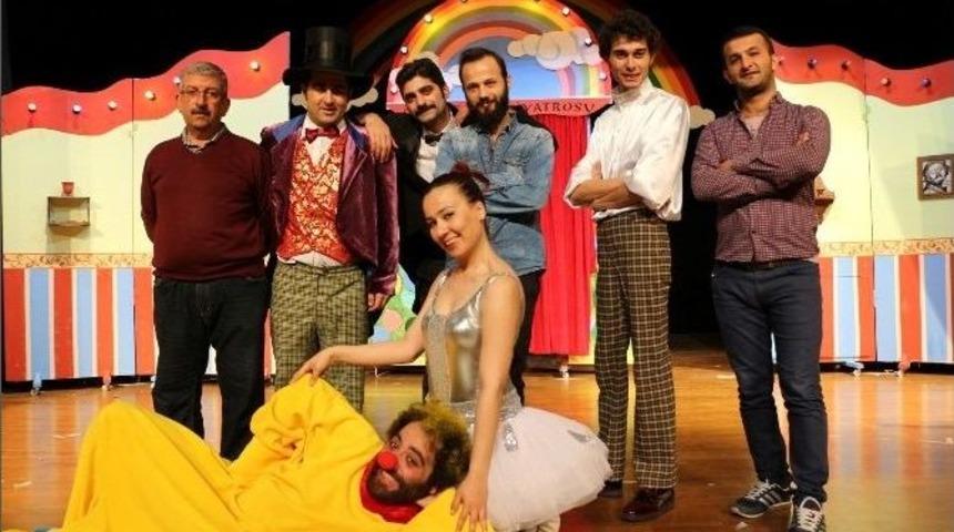 &Ccedil;ocukların &ldquo;g&ouml;kkuşağının Altında&rdquo; Oyun Keyfi