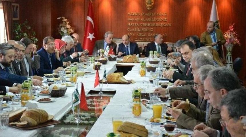 Bakan M&uuml;ezzinoğlu&rsquo;ndan &rsquo;darbe&rsquo; A&ccedil;ıklaması