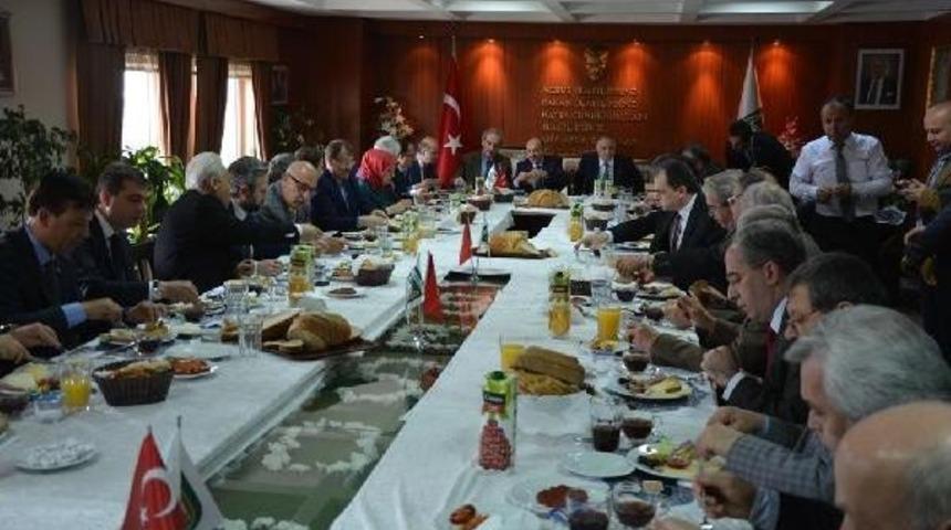 M&uuml;ezzinoğlu: Bu &Uuml;lkede Zaman Zaman Hukukla Darbe Yapılmak Istendi