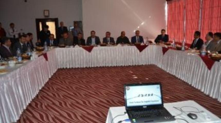 &Uuml;n&uuml;var, Hastanelerin Sorunlarını Dinledi