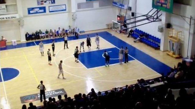 Büyükşehir Belediyespor Basket Takımı Son Saniyede Galibiyeti Yakaladı