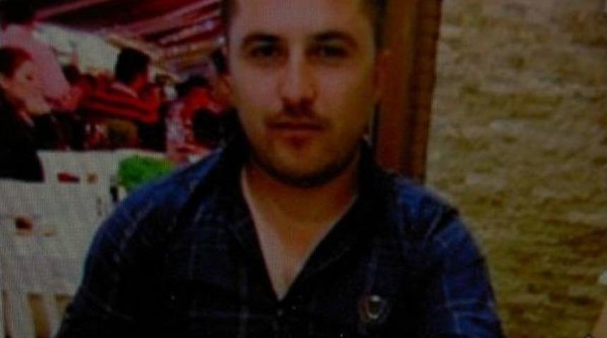 Yaptığı Kazada &Ouml;len &Ccedil;ocuğunun Cenazesine, Cezaevinden Izinle Katıldı