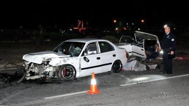 Alanya'da 2 Otomobil Çarpıştı: 1 Ölü, 2 Yaralı