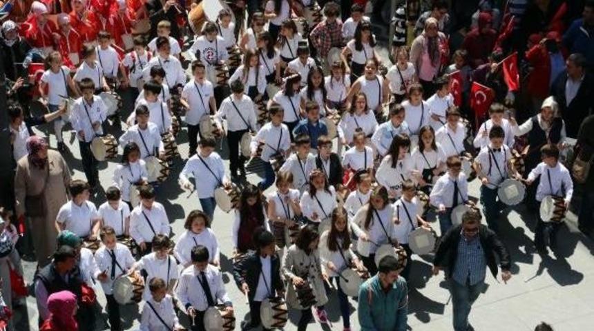 Halk Oyunu Ekipleri '&ccedil;ocuk Şenliği' I&ccedil;in Y&uuml;r&uuml;d&uuml;