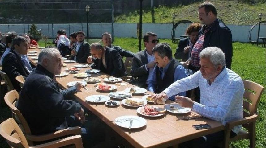 Zonguldak K&ouml;m&uuml;rspor&rsquo;lu Futbolculara Moral Kahvaltısı