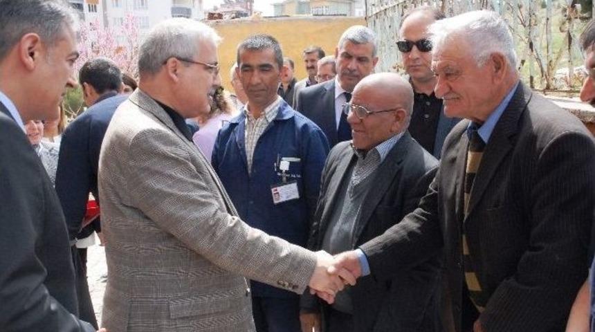 Vali G&uuml;ven&ccedil;er&rsquo;den Yaşlılara Pazar S&uuml;rprizi