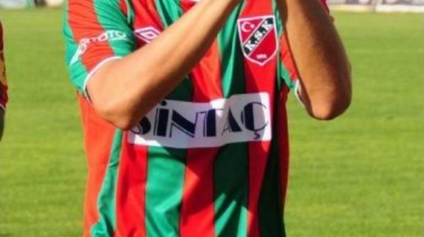 Karşıayaka'da Antren&ouml;r Baba Kul&uuml;bede Oğlu Sahada