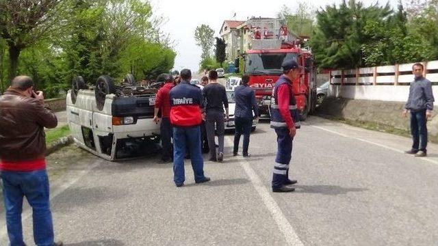 Pikniğe Giden Ailenin Minibüsü Takla Attı: 6 Yaralı