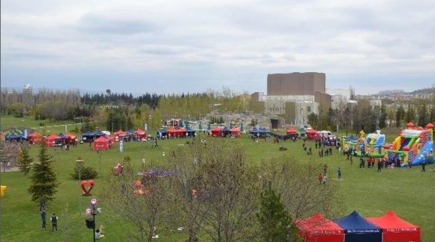 Masal Şatosunda Şenlik Var