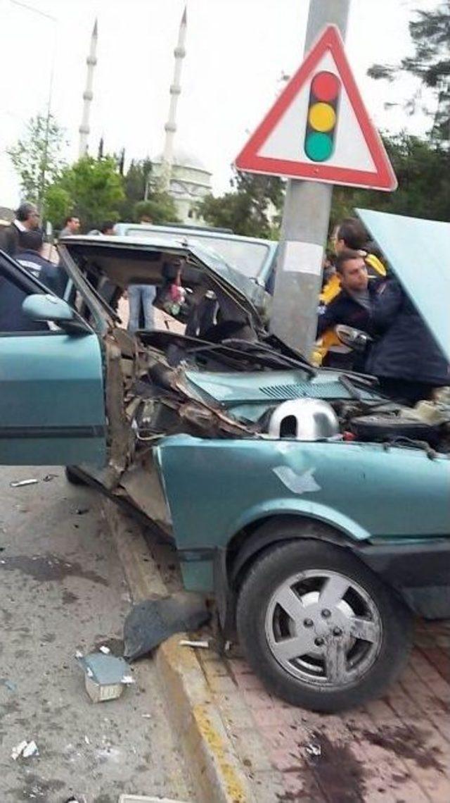 Antalya&rsquo;da Trafik Kazası: 1&rsquo;i Ağır 4 Yaralı 1