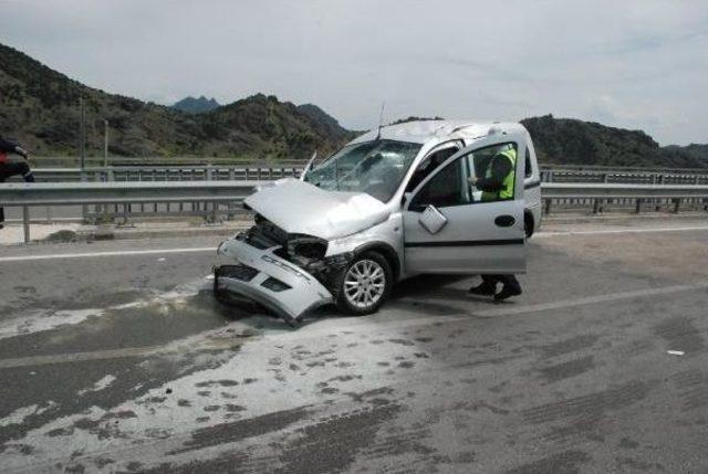 Cenaze Törenine Giderken Kaza: 1 Ölü, 3 Yaralı