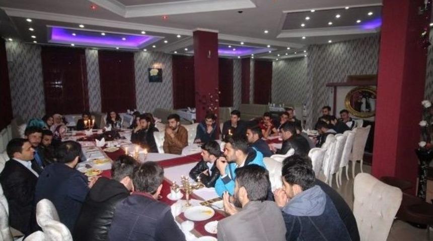 Vali Işın Gen&ccedil;lerle Bir Araya Geldi