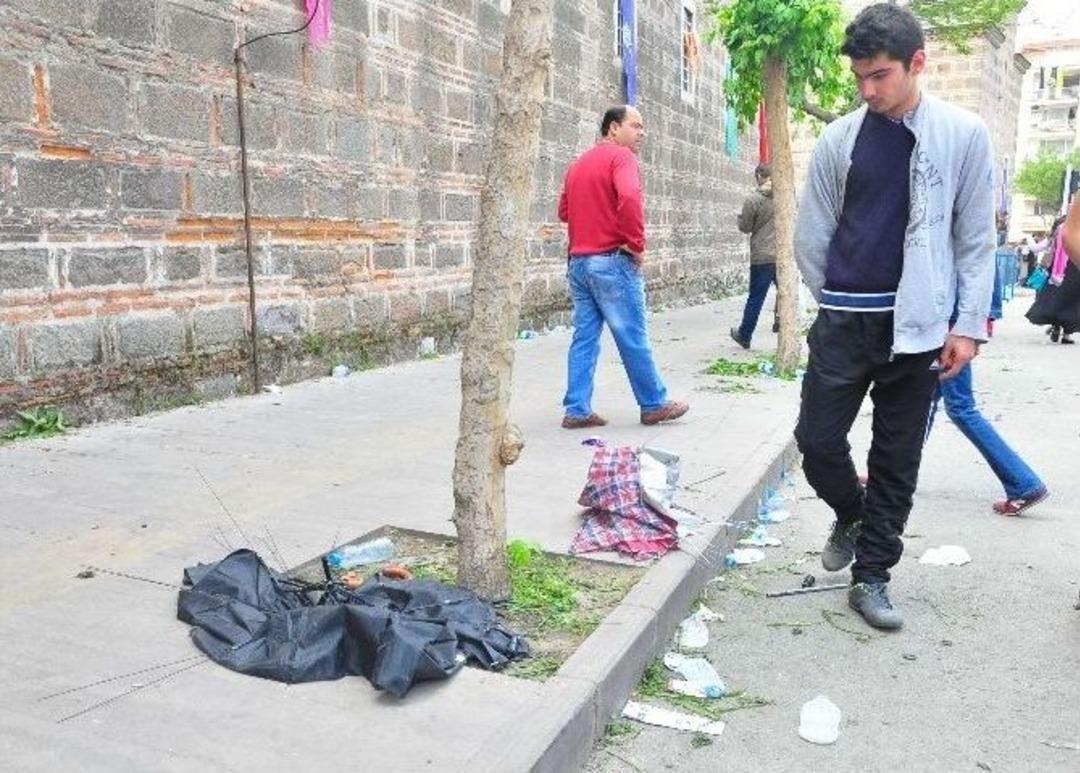 Mesirden Geriye Şemsiyeler Kaldı