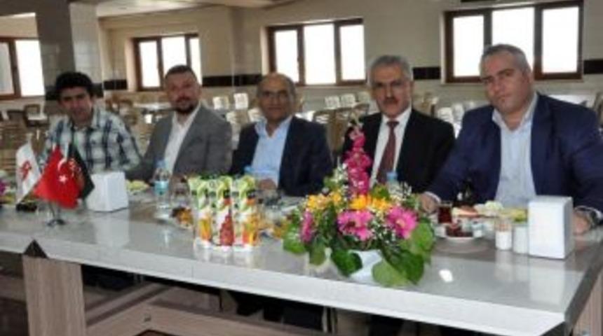 Muratbey Uşak Sportif, İsim Sponsoruna Konuk Oldu