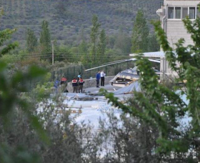 Zorlu'nun Motoru Arızalanan Helikopteri Sert Iniş Yaptı: 4 Yaralı (3)