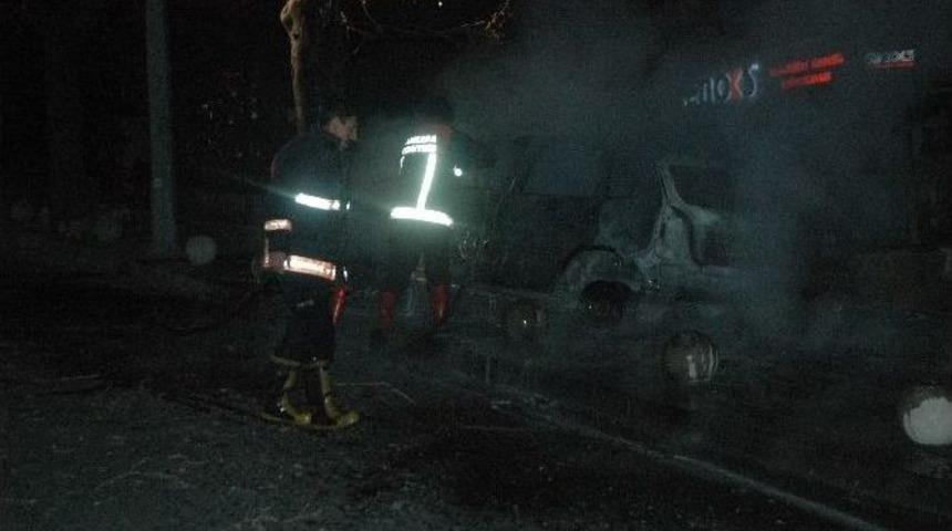 Başkent’te Kaza Yapan Otomobil Alevler İçinde Kaldı