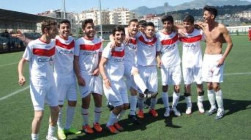 Merkez Yenik&ouml;yspor Şampiyonluğu Kovalıyor