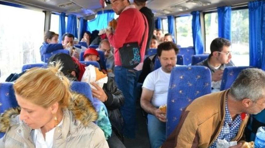 Ka&ccedil;ak G&ouml;&ccedil;menlere Yiyecek Dağıtıldı