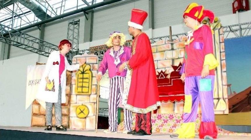 &Ccedil;ocukları &ldquo;sevgi &Uuml;lkesi&rdquo;ne G&ouml;t&uuml;rd&uuml;ler