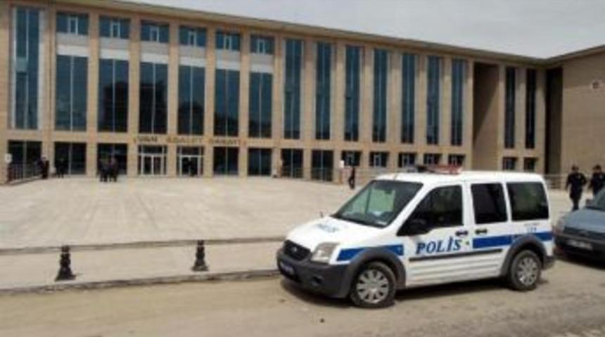 Van'da G&ouml;zaltındaki Polisler Adliyeye Sevk Edeldi