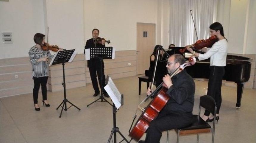 &rsquo;baroktan G&uuml;n&uuml;m&uuml;ze&rsquo; Klasik M&uuml;zik Dinletisi