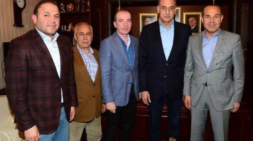 L&uuml;tfi Arıboğan Başkan Adaylığının Startını Adana'da Verdi