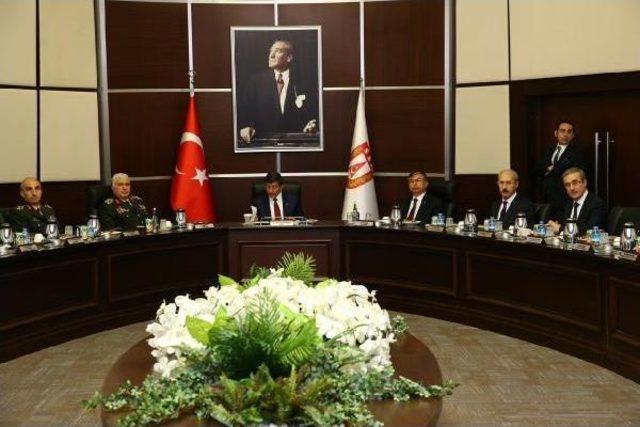Başbakan Davutoğlu Savunma Sanayii İcra Komitesi Toplantısı'na Katıldı