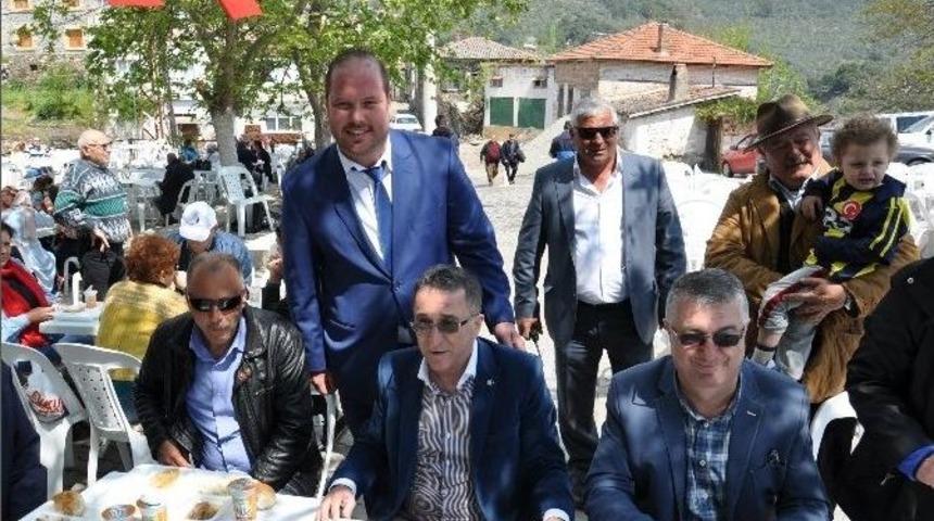 Edremit&rsquo;in Narlı Mahallesinde Hayır Yemeği Yapıldı