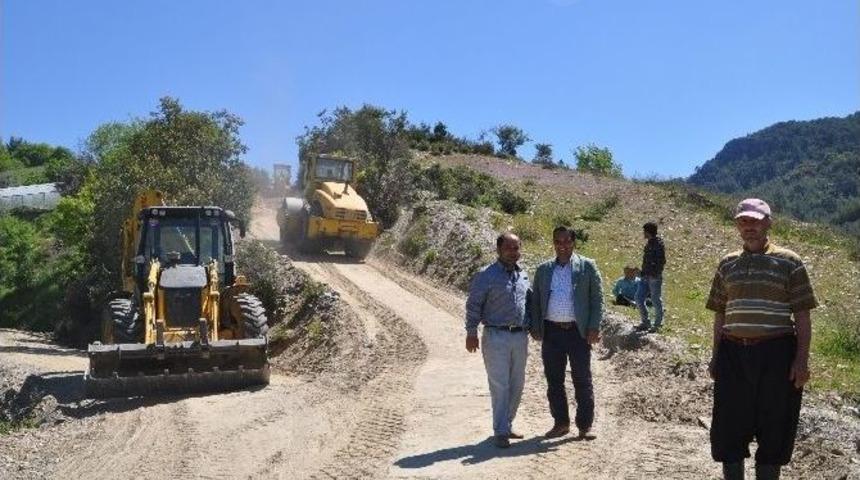 Alanya&rsquo;da 2015 Yılında 100 Kilometre Sathi Kaplama,35 Kilometre Sıcak Asfalt Hedefi