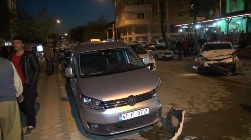 K&ouml;rfez&rsquo;de Trafik Kazası: 3 Yaralı