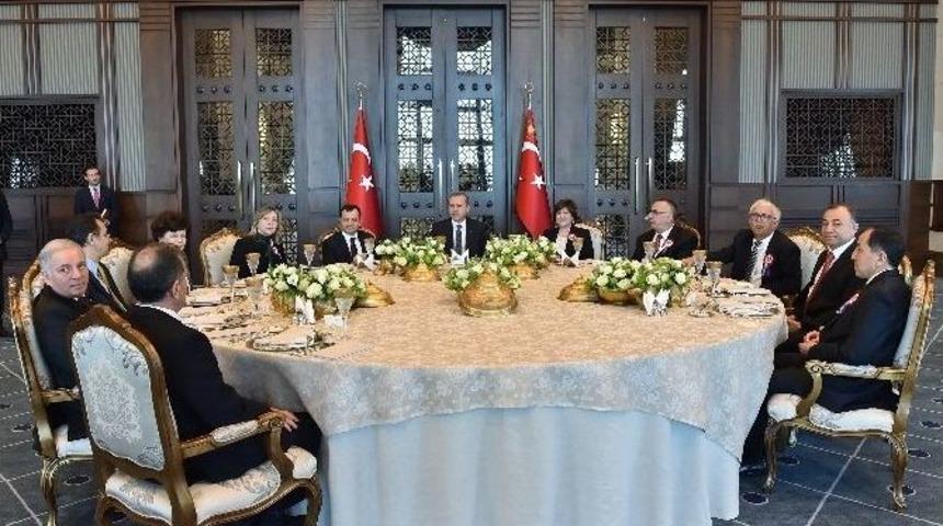 Cumhurbaşkanı Erdoğan&rsquo;dan Anayasa Mahkemesi &Uuml;yelerine Yemek
