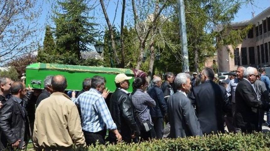 Anne Ve Kızına Hazin T&ouml;ren