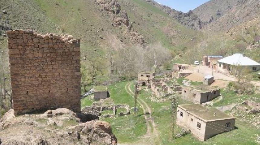 K&ouml;yde Sadece Iki Aile Yaşıyor