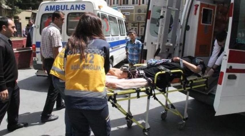 Tarlada &Ccedil;alışan Suriyeli Hamile Kadını Akrep Soktu