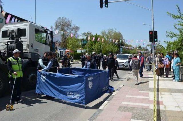 Beton Mikserinin Altında Kalıp Öldü