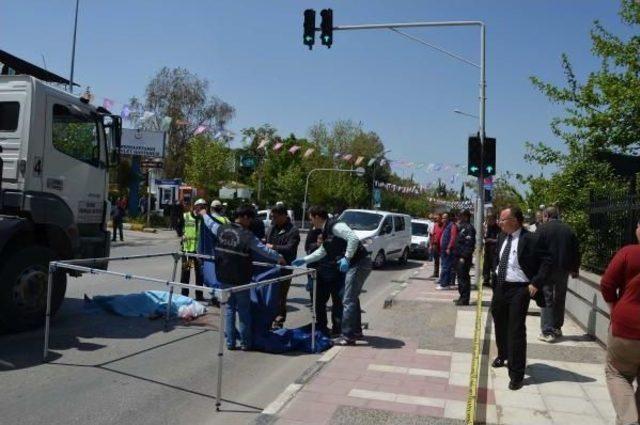 Beton Mikserinin Altında Kalıp Öldü