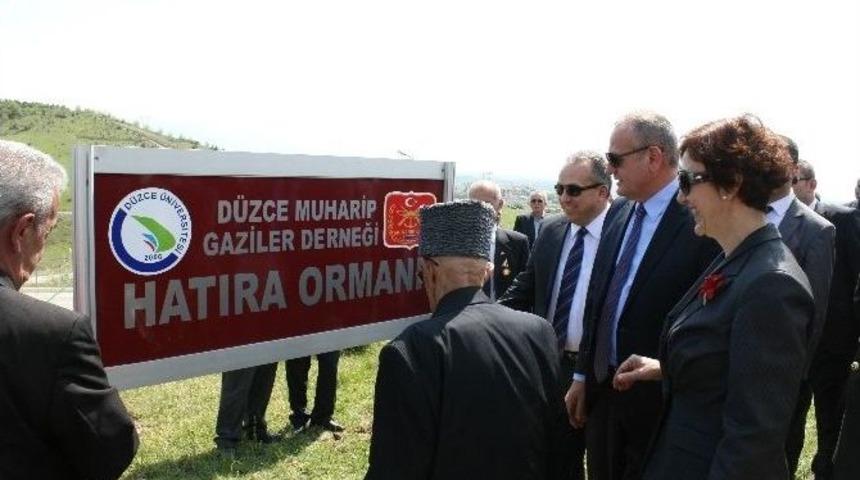 &Uuml;niversitede Muharip Gaziler Hatıra Ormanına Fidan Dikildi