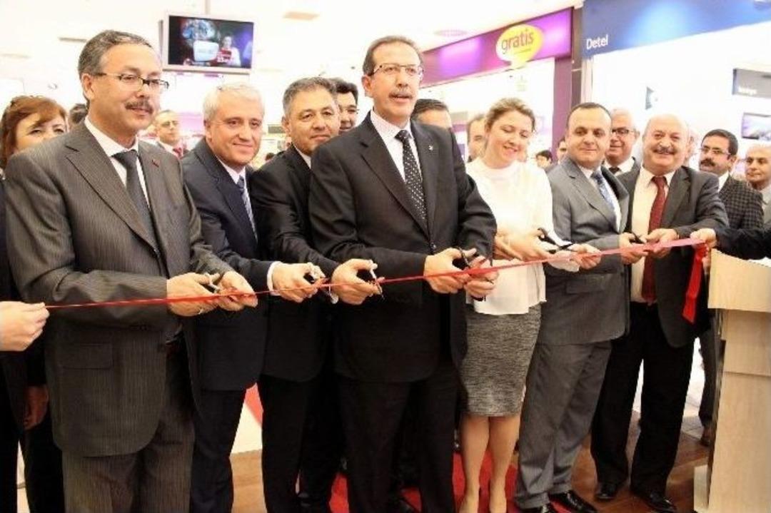 Tutuklu Ve H&uuml;k&uuml;ml&uuml;lerin &lsquo;&ouml;zg&uuml;r Renkler&rsquo; Sergisi