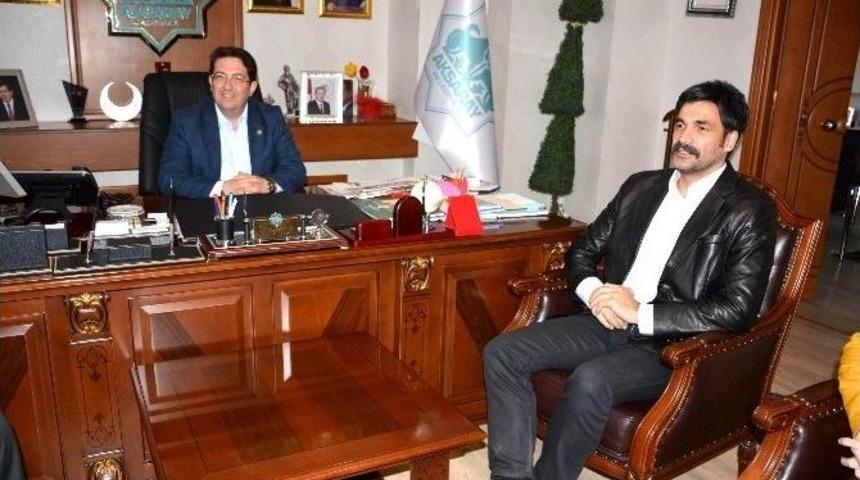 Sanat&ccedil;ı Uğur Işılak Başkan Yazgı&rsquo;yı Ziyaret Etti