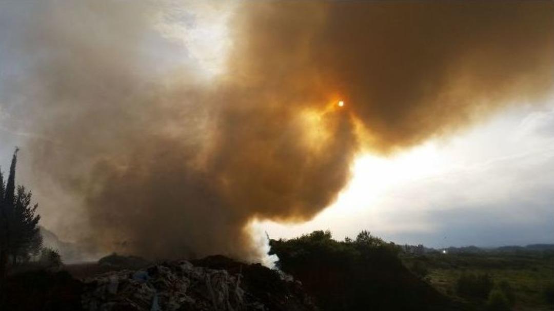 &Ccedil;&ouml;pl&uuml;kteki Yangınının Soğutma &Ccedil;alışmaları Sabaha Kadar S&uuml;rd&uuml;