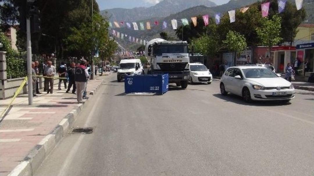 Beton Mikseri Altında Kalan Yaşlı Adam &Ouml;ld&uuml;